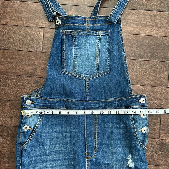 Love Tree Overalls Distressed Denim NWOT Medium - Picture 9 of 14